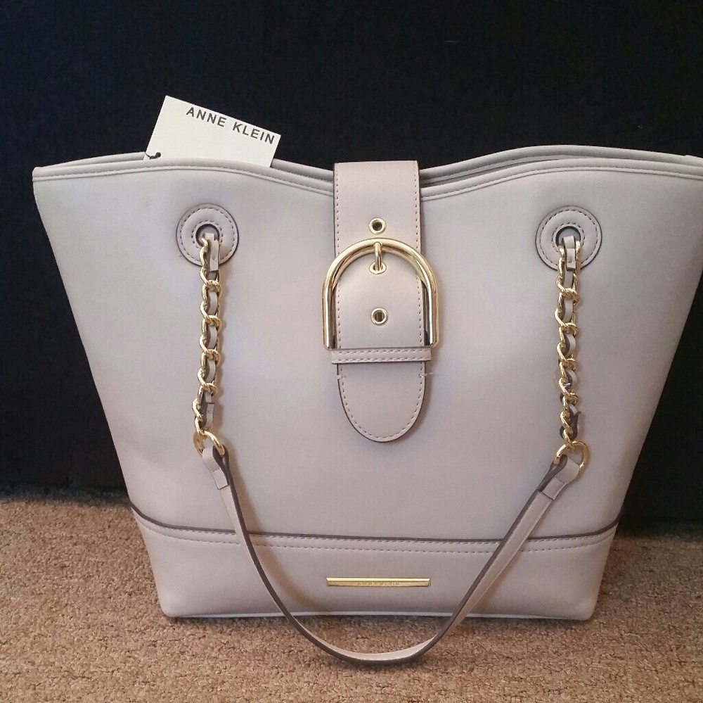 ANNE KLEIN HAND BAG.. LUXURIOUS!!